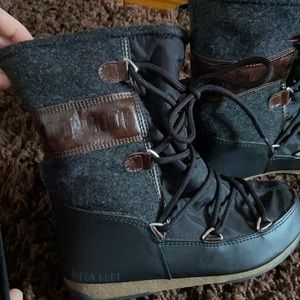 New- NEVER WORN original MOONBOOTS